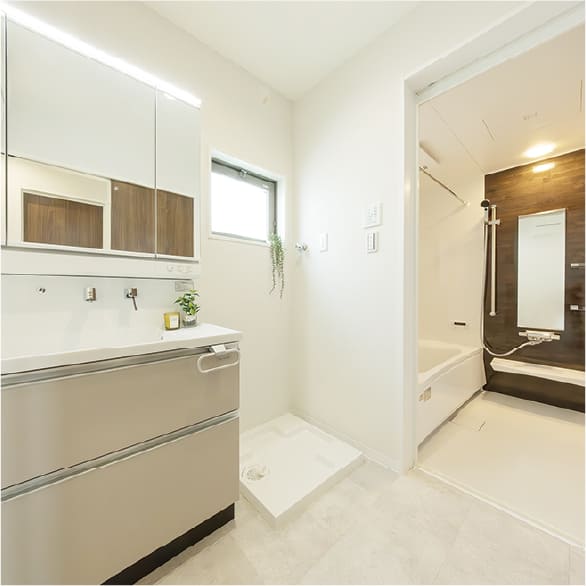 2階の水回りは、明るく風通しが良いので快適に使えます。